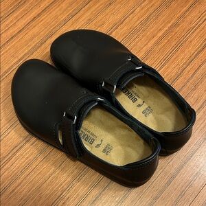 Birkenstock women’s Black professional clogs similar to London